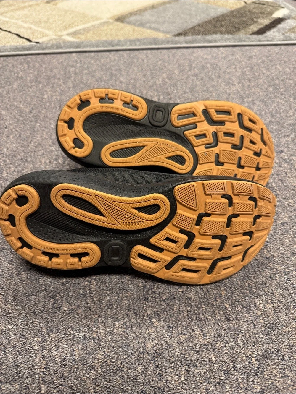 Brooks Adrenaline GTS 24 Black with Gum Accent